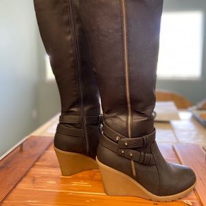Black wedge boots